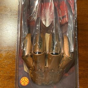 NWT Freddy Kruger Deluxe Glove